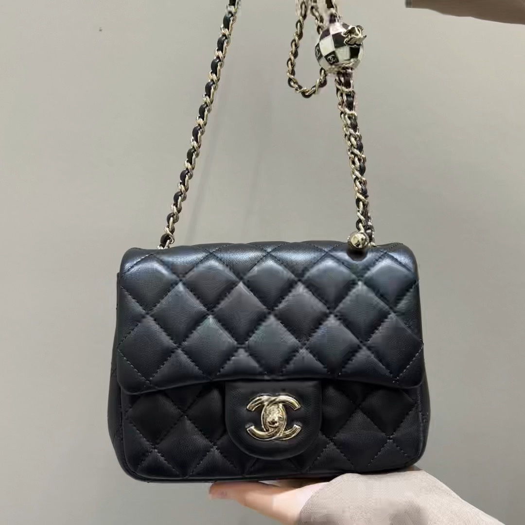 Chanel Crossbody & Shoulder Bags