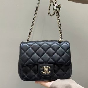 Chanel Crossbody & Shoulder Bags