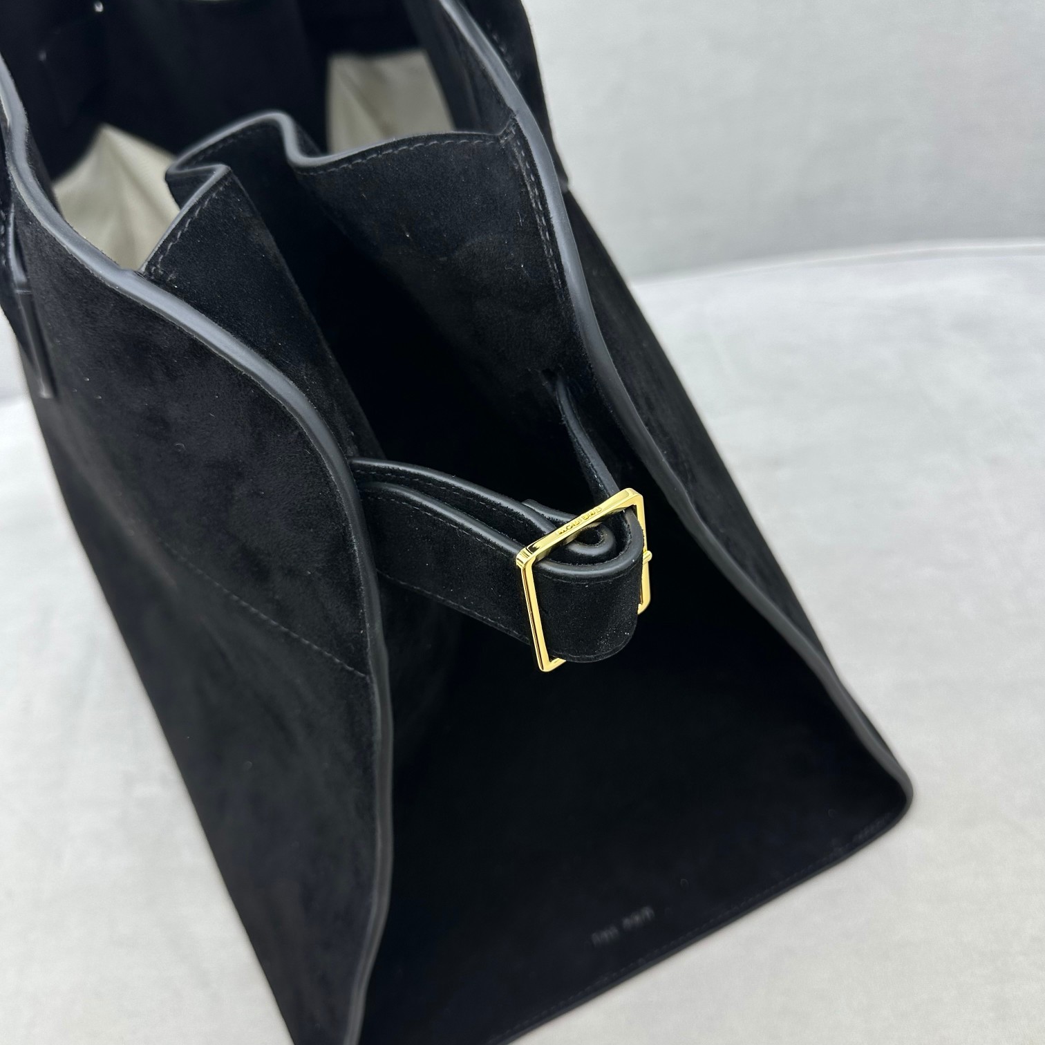 大号磨砂黑Margaux17系列品牌在极简设计上的功力线条干净尽管没有什么logo印花的加持但整体高级质