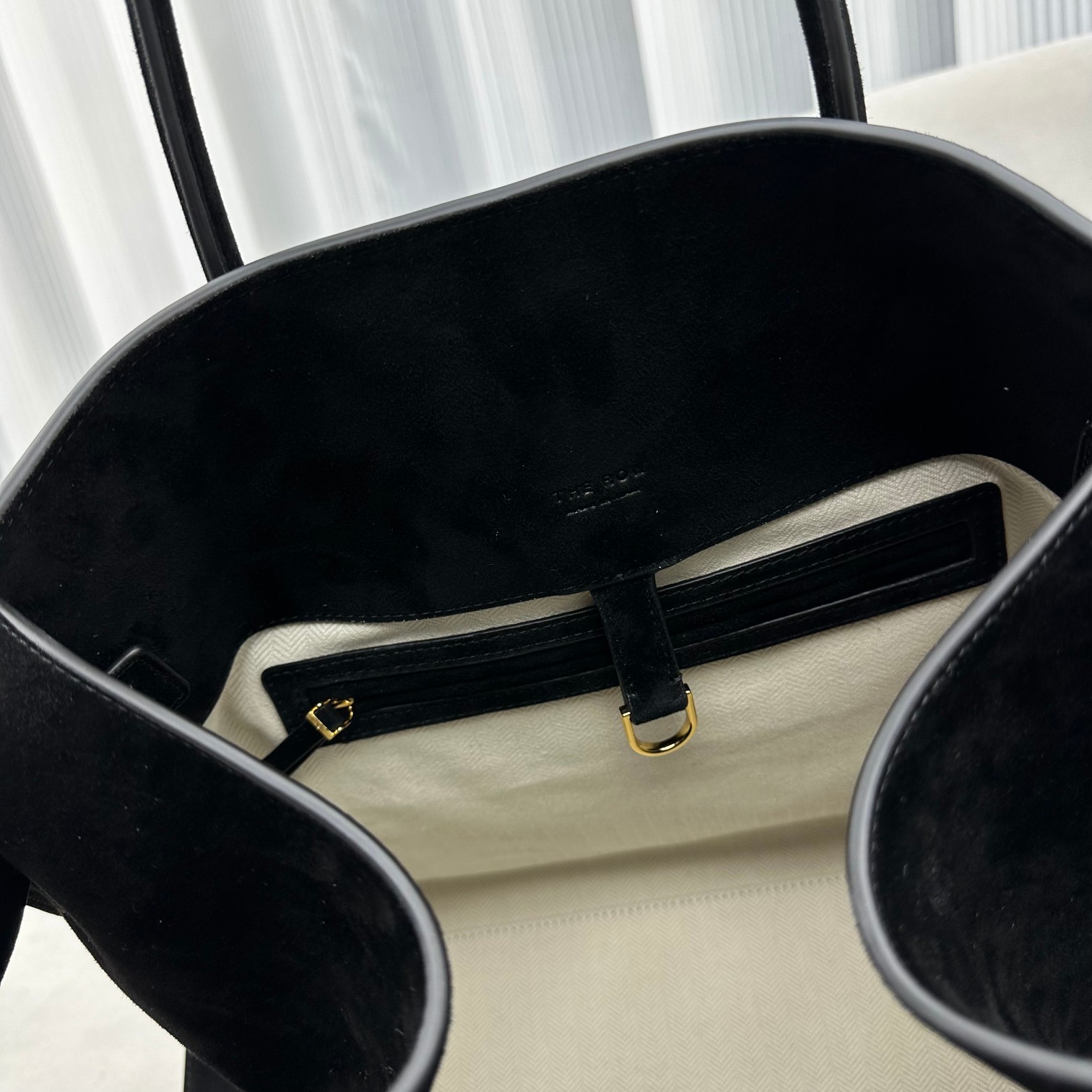 大号磨砂黑Margaux17系列品牌在极简设计上的功力线条干净尽管没有什么logo印花的加持但整体高级质