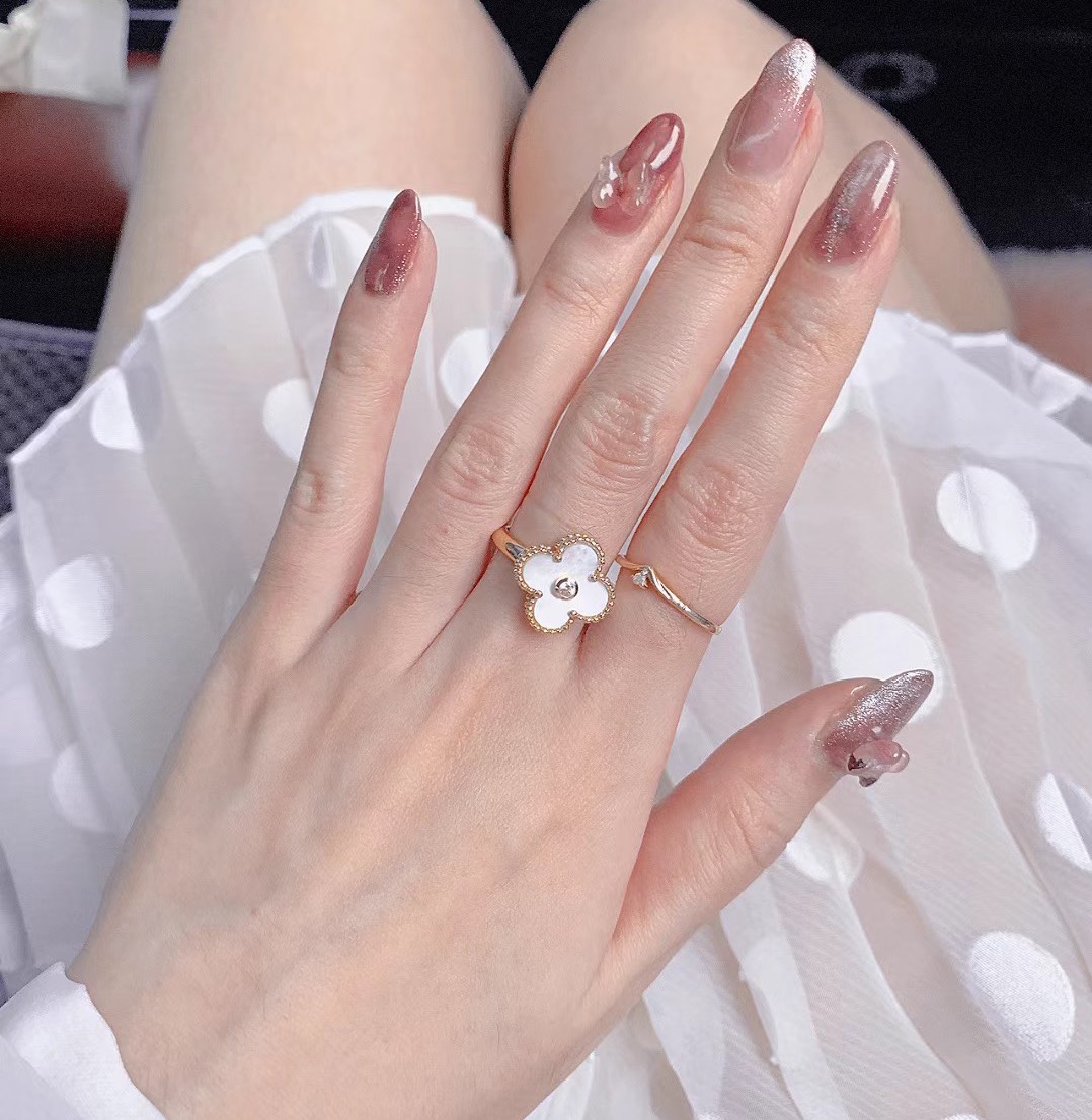 Van Cleef & Arpels vca四叶草戒指