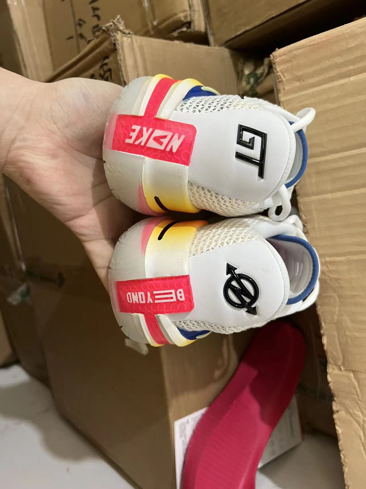 Nike Gt七彩配色 ?