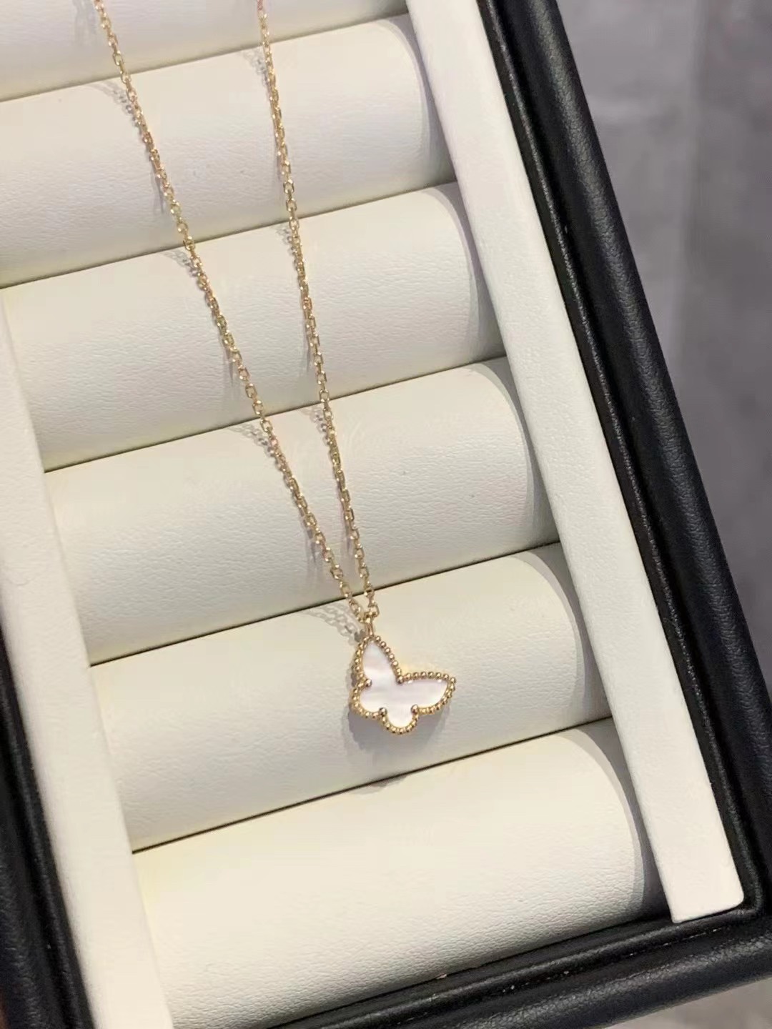 Van Cleef & Arpels Vca白贝小蝴蝶项链