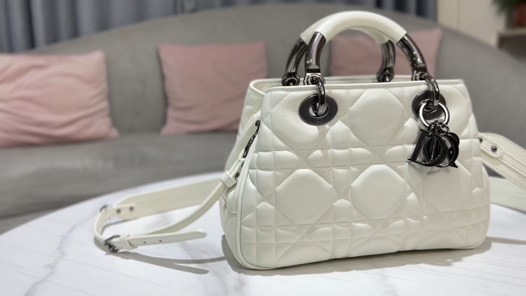 Sell Online Luxury Designer
 Dior Lady Handbags Crossbody & Shoulder Bags White Cowhide