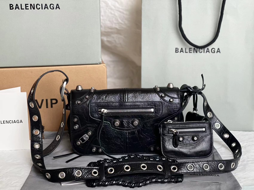 Balenciaga 油蜡黑 横款相机机车包 编织肩带 外挂卡包
