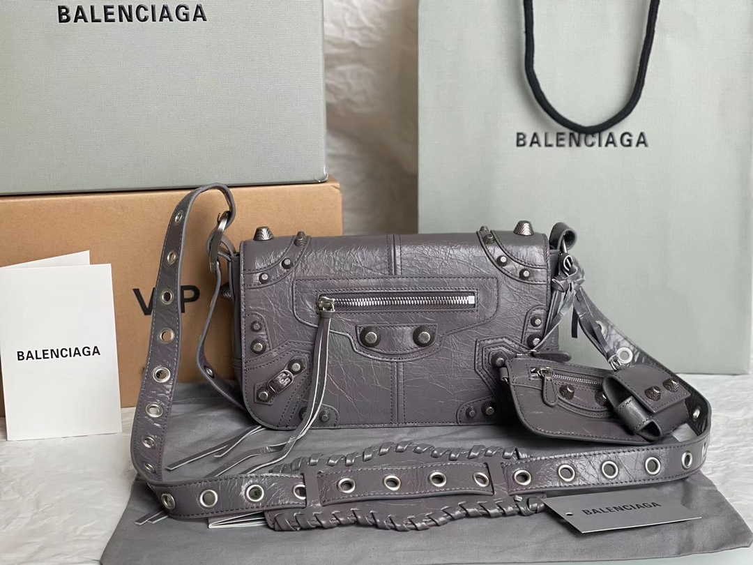 Balenciaga 油蜡灰 横款相机机车包 编织肩带 外挂卡包