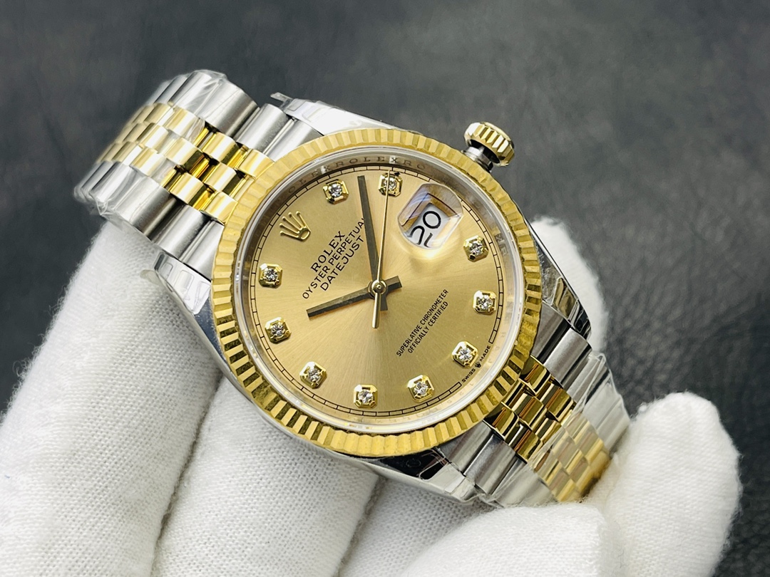 NO:143097,[VR Factory Wall Cracked Recommendation New Masterpiece] The top replica version of the market The Rolex Log Series is constantly improving and replica improved version, especially the industry recognition of the five major artifacts, with the ultimate quality and details, and in terms of details 1 [Size] Diameter 41MM, the same as the official website size!  2【Watch Glass】Anti-scratch blue crystal glass, anti-reflective convex and translucent enlarged calendar window!  3【Case】316L stainless steel, crown handle is the same as the counter!  The white shell is a shot under the crown!  The golden shell is two points below the crown!  The side of the case is consistent with the original version and the anti-counterfeiting QR code. 4 [Movement] is matched with the Haiou 2824 automatic mechanical movement to ensure the stability of the movement!  5 [Watch Strap] The strap header of the three Oyster and five Oyster straps is the same as the original, and it is assembled by 5 pieces, and it is very difficult!  The strap head is more detailed and optimized!  The folding buckle of the watch chain is as convenient as the counter, and the detailed engraving of the buckle is also quite good!  VR Factory’s fine reproduction, craftsmanship, welcome to taste it!  ,19860909【VR Factory墙裂推荐 新力作】市场顶级复刻版本 劳.力士Rolex日志系列不断提高复刻改进版本,特别是五大神器的业界认可,品质和细节都做到极致,细节方面 1【尺寸】直径41MM,跟官网尺寸一致！ 2【表镜】抗刮损蓝水晶玻璃,防反光凸透式放大日历窗！ 3【表壳】316L精钢,表冠把头跟专柜一样！白壳是皇冠下面一杆！间金壳是皇冠下面两个点！表壳侧面与原版一致增加防伪二维码. 4【机芯】搭配海鸥2824自动机械机芯,保证机芯稳定！ 5【表带】蚝式三株、五株表带的表带头粒与原装一致、5件拼装、难度非常高！表带头粒更细致优化！表链折叠扣,扣起来跟专柜一样方便,表扣细节刻字也比较到位！ VR Factory精品复刻 匠心打造 欢迎各位表友品鉴！,,Watch