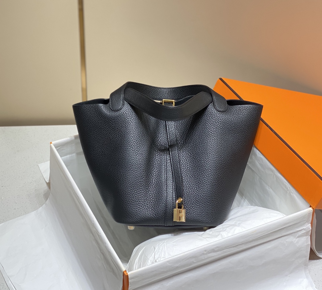Hermès Luxury Designer Handbag Shoulder Crossbody Bag crafted in premium 2