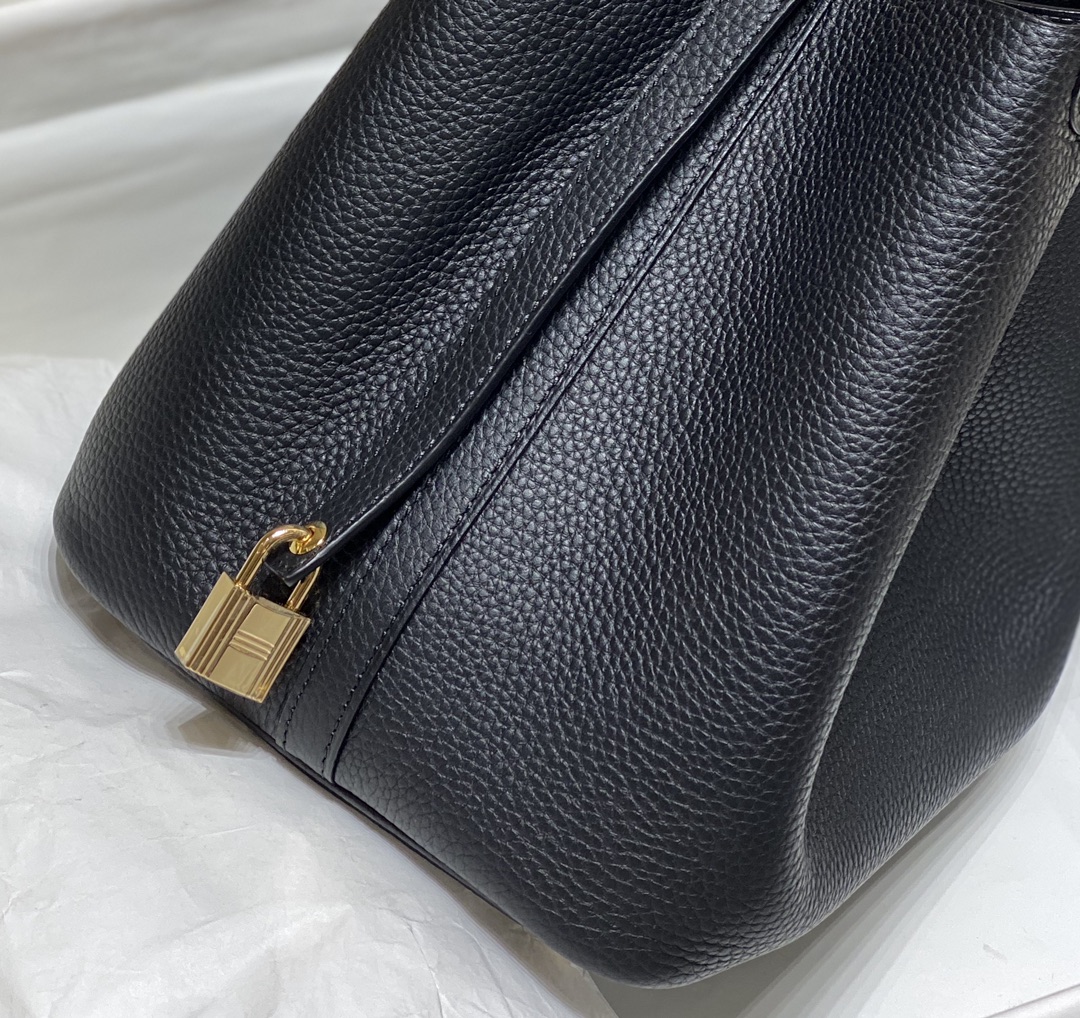 Hermès Luxury Designer Handbag Shoulder Crossbody Bag crafted in premium 5