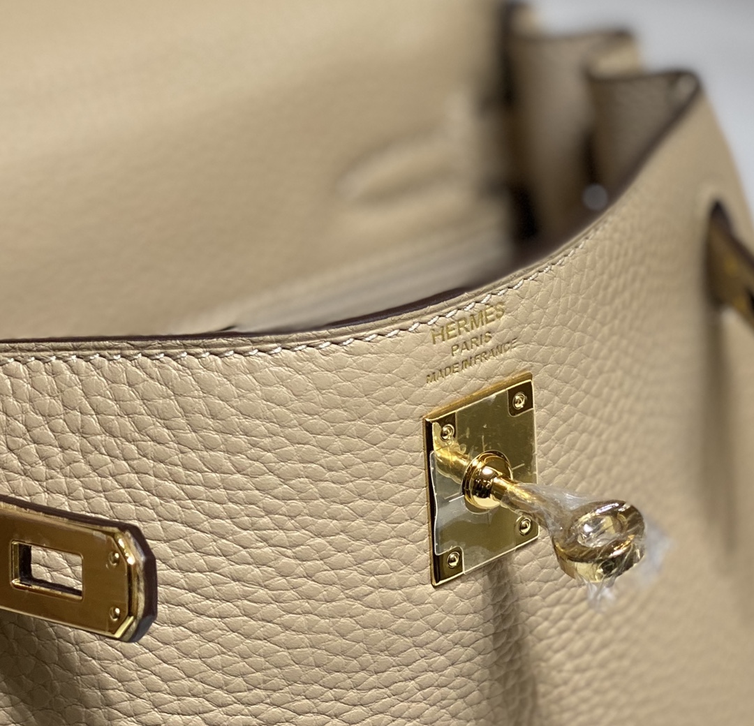 Hermès 专柜款经典手袋 5