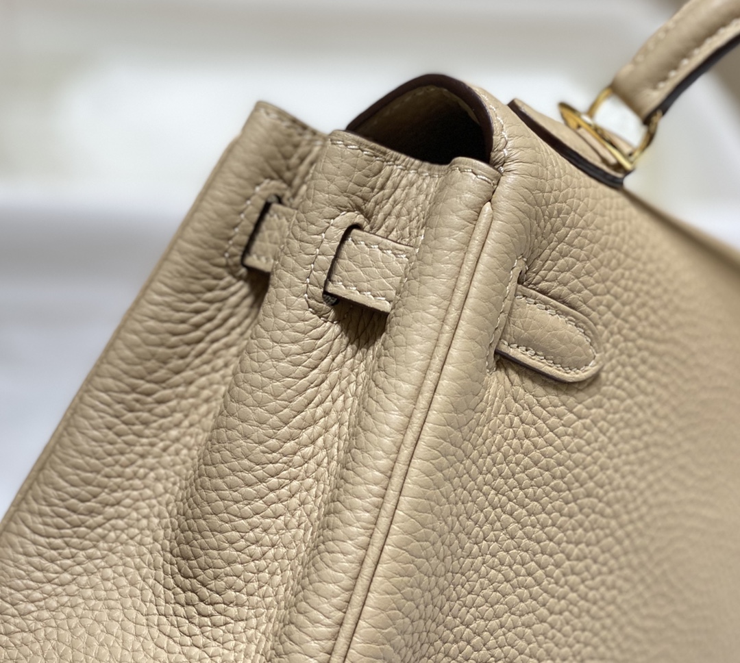 Hermès 专柜款经典手袋 8