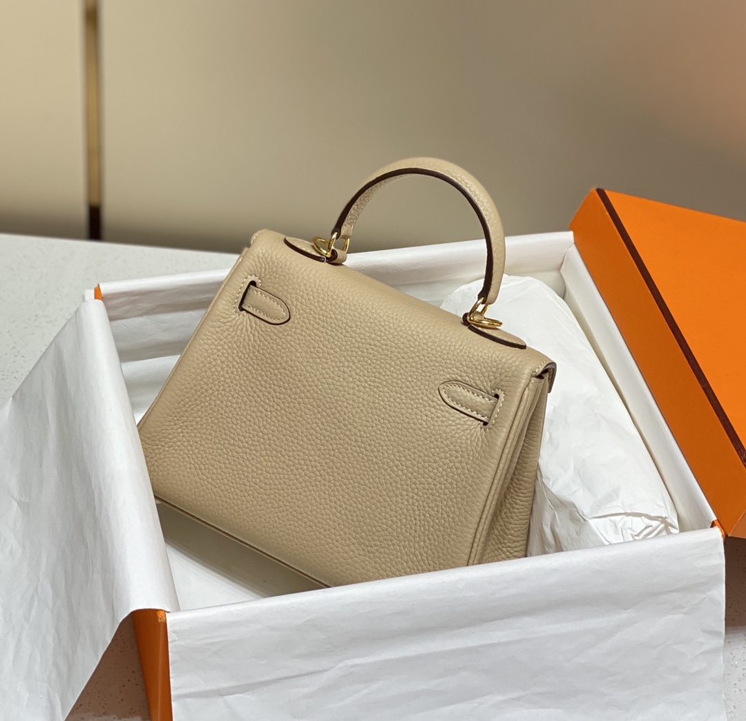 Hermès 专柜款经典手袋 2