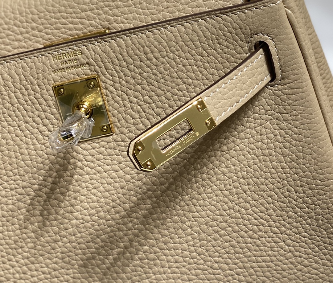 Hermès 专柜款经典手袋 7