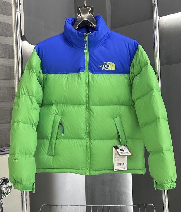 女神节福利秒发ZB (S码手慢无)\nTHE NORTH FACE JJ北面冬季中古限定拼色羽绒服】全网独家发售\n设计理念：\nThe North Face\