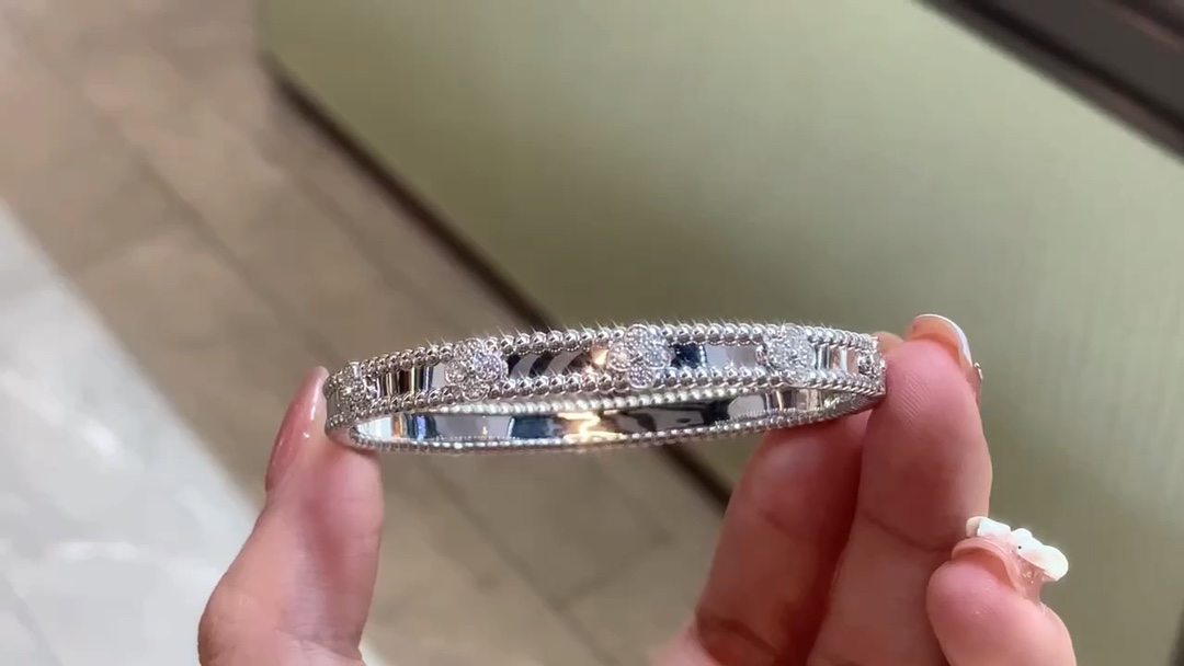 Van Cleef & Arpels VCA四叶草万花筒手镯