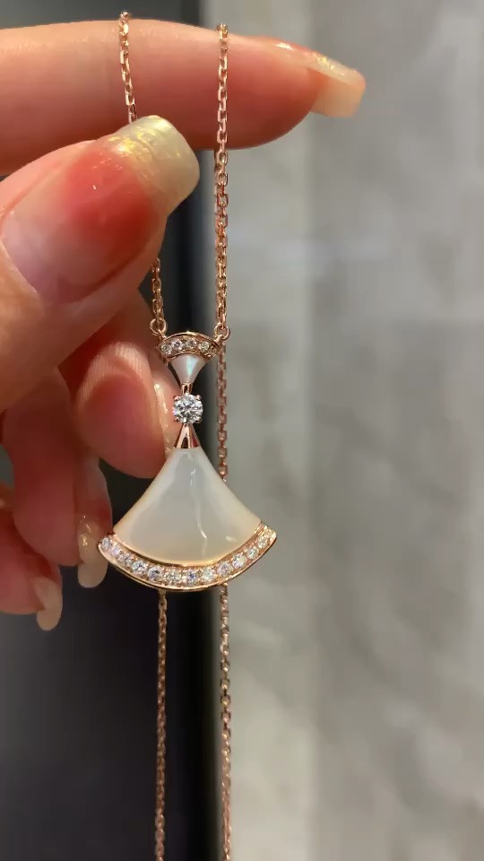 Bvlgari 宝格丽白贝母裙子项链