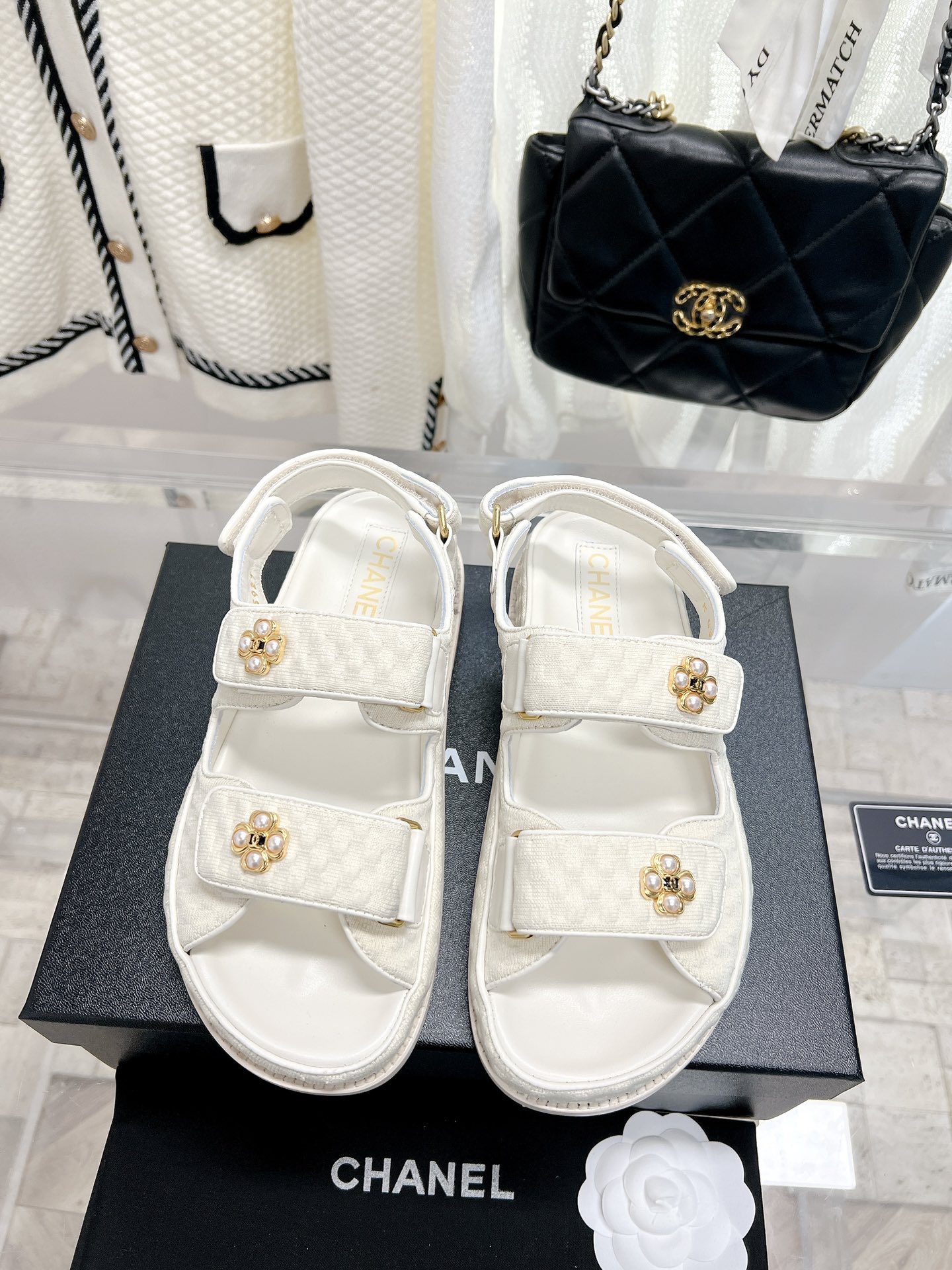 NO:383973,The latest beach shoes in the counter. A versatile artifact!  Super durable!  Original custom material of upper, exquisite small-scented hardware buckle, classic never out of date. Pure hand-made wool knit original private film leather outsole. Top 35-39 [40/41 customization], sandals, sandals, Leather soles19860909专柜最新沙滩鞋. 百搭神器！超级耐看耐穿哟！ 鞋面原版定制材料 精致小香五金扣 经典永不过时. 纯手工毛呢编织 原厂私膜真皮大底. 顶级35-39 [40/41定制],凉鞋,sandals,Leather soles,Women's Shoes