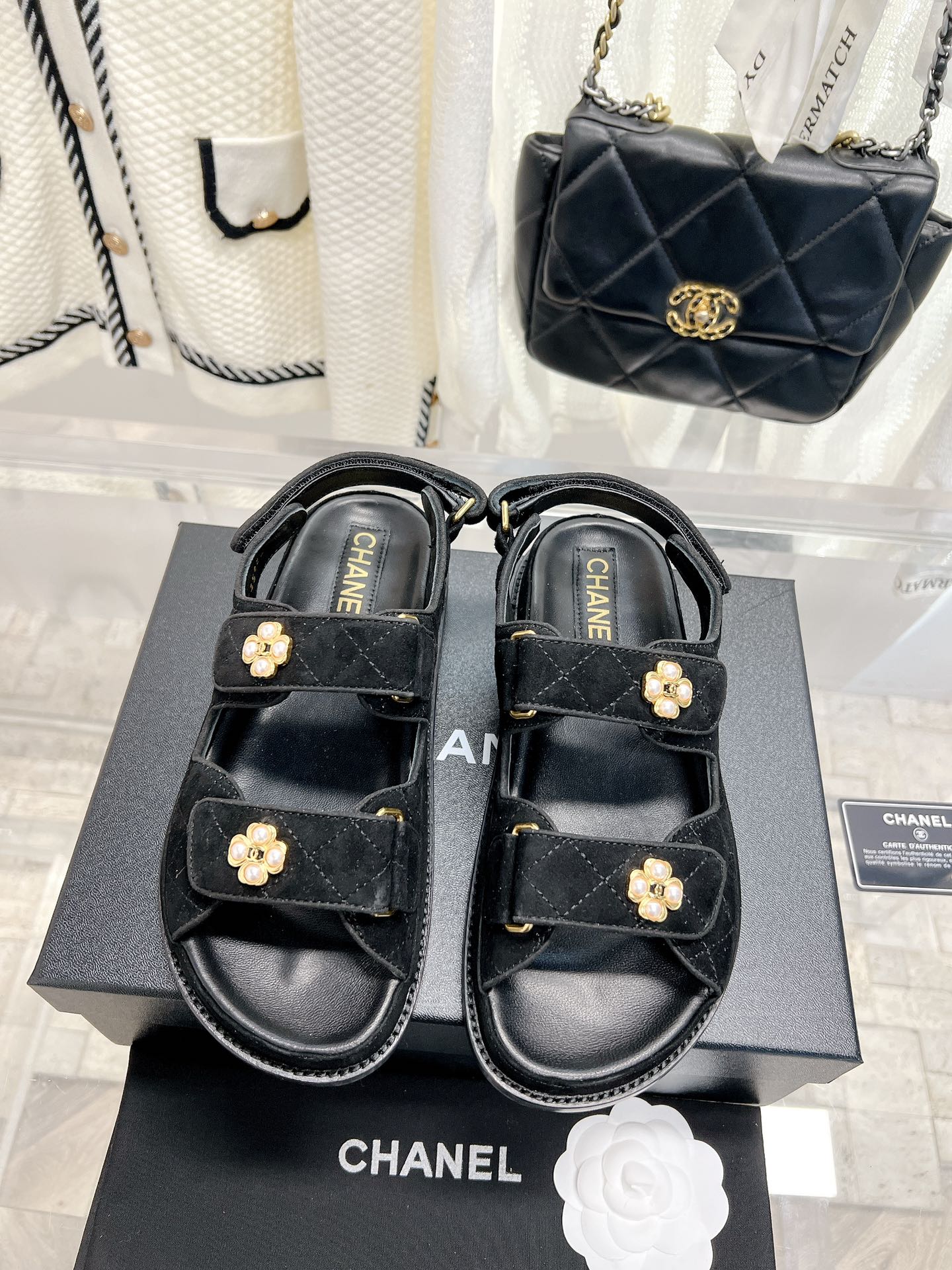 NO:383981,The latest beach shoes in the counter. A versatile artifact!  Super durable!  Original custom material of upper, exquisite small-scented hardware buckle, classic never out of date. Original private film leather outsole. Top 35-39 [40/41 customization], sandals, sandals, Leather soles19860909专柜最新沙滩鞋. 百搭神器！超级耐看耐穿哟！ 鞋面原版定制材料 精致小香五金扣 经典永不过时. 原厂私膜真皮大底. 顶级35-39 [40/41定制],凉鞋,sandals,Leather soles,Women's Shoes