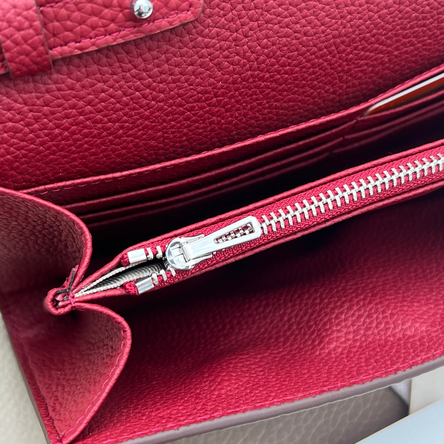 Hermès Constance Style Wallet Crossbody Bag with Silver Hardware 10 a1675001276889 2542