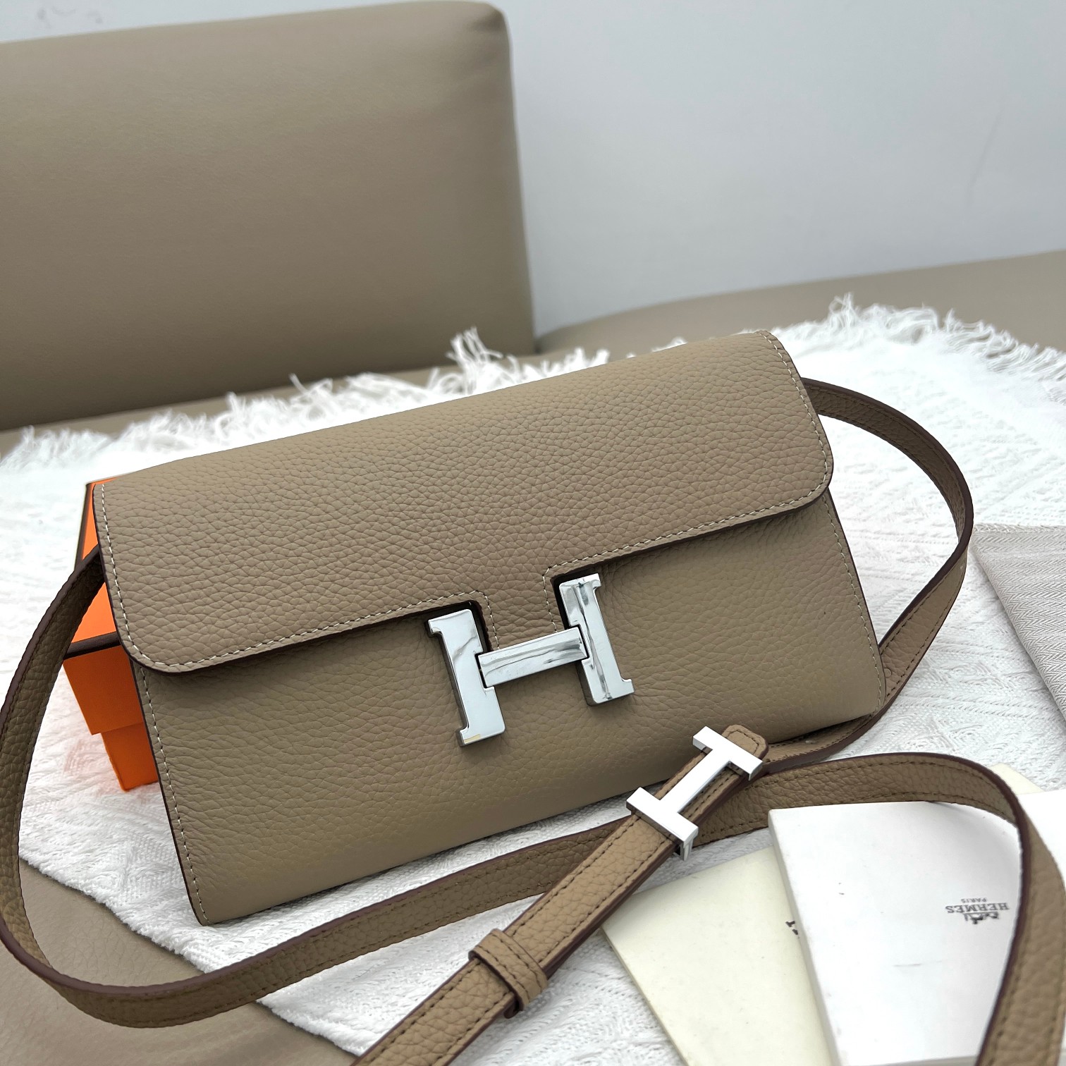 Hermes Constance Crossbody Bag,High-Quality Leather,Silver Hardware, Versatile Style