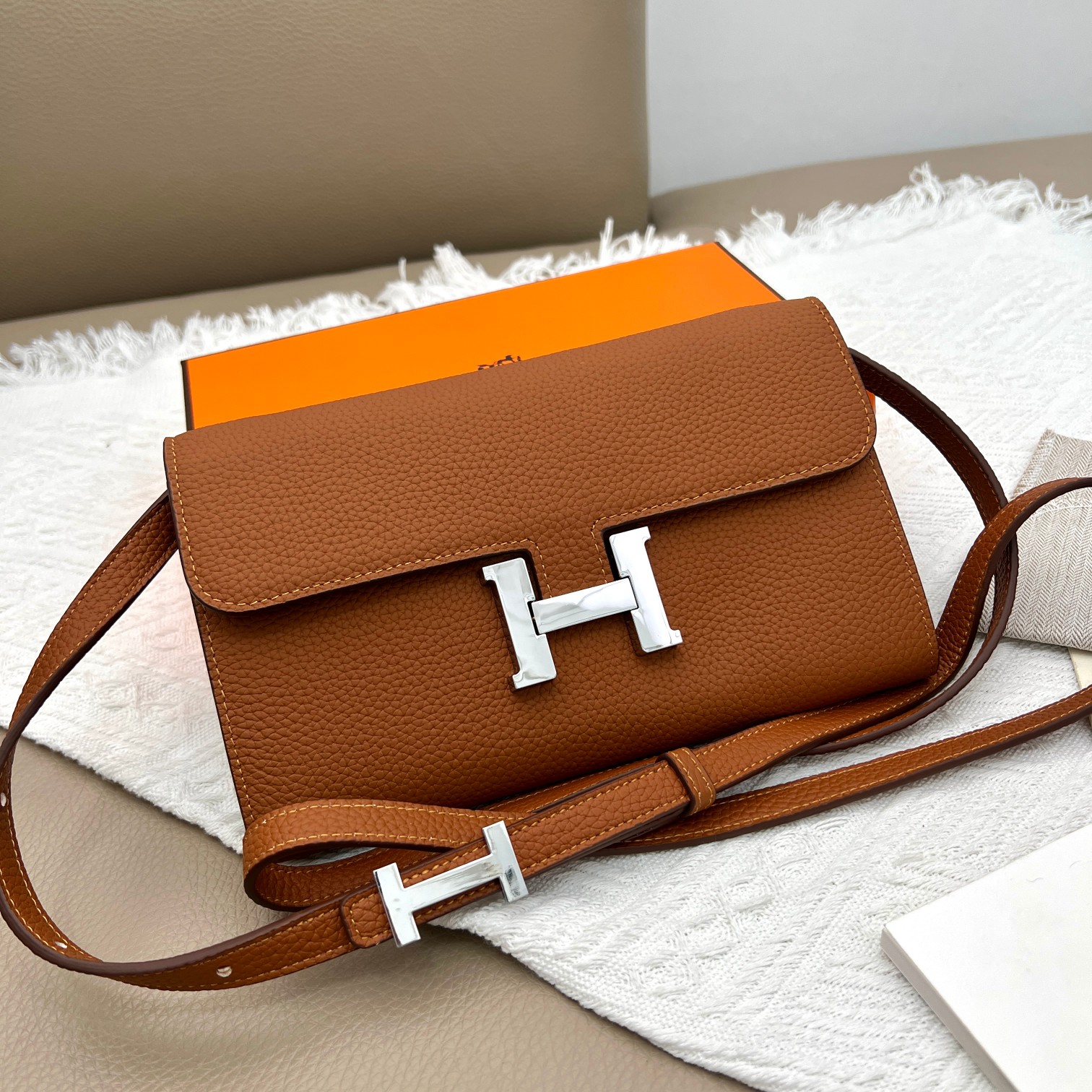 Hermes Constance バッグ 原単モデル 荔枝纹 銀扣