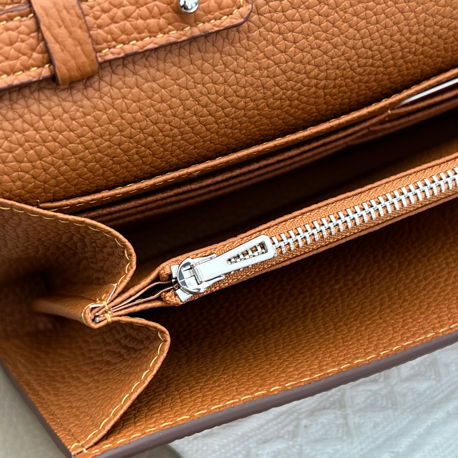 Hermes Constance バッグ 原単モデル 荔枝纹 銀扣