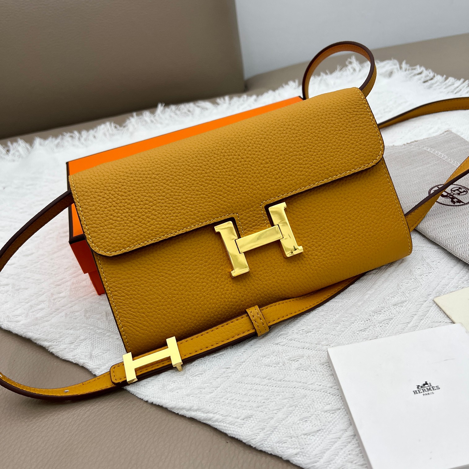 Hermes Constance バッグ 荔枝纹金扣 - エレガントな復刻デザイン