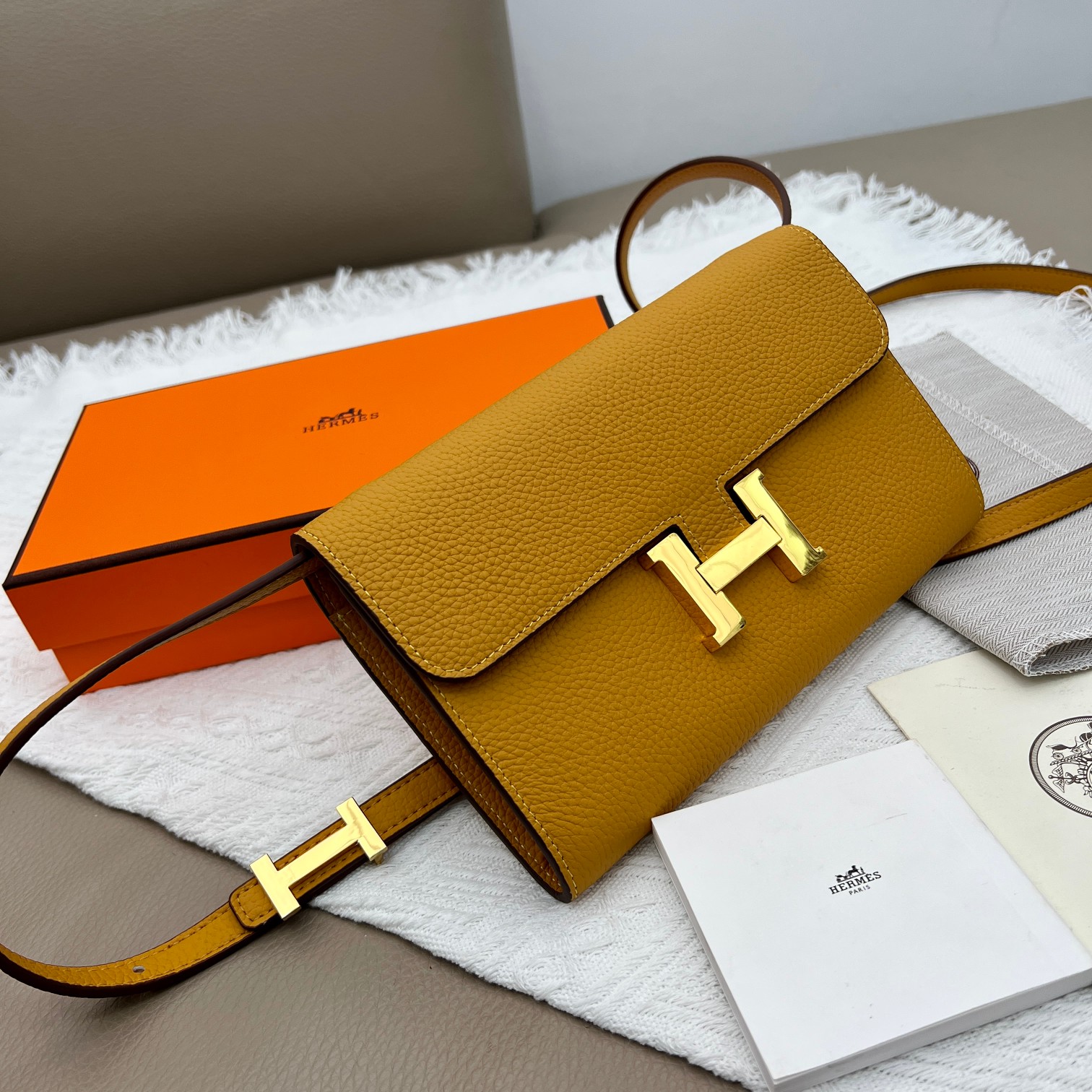 Hermes Constance バッグ 荔枝纹金扣 - エレガントな復刻デザイン