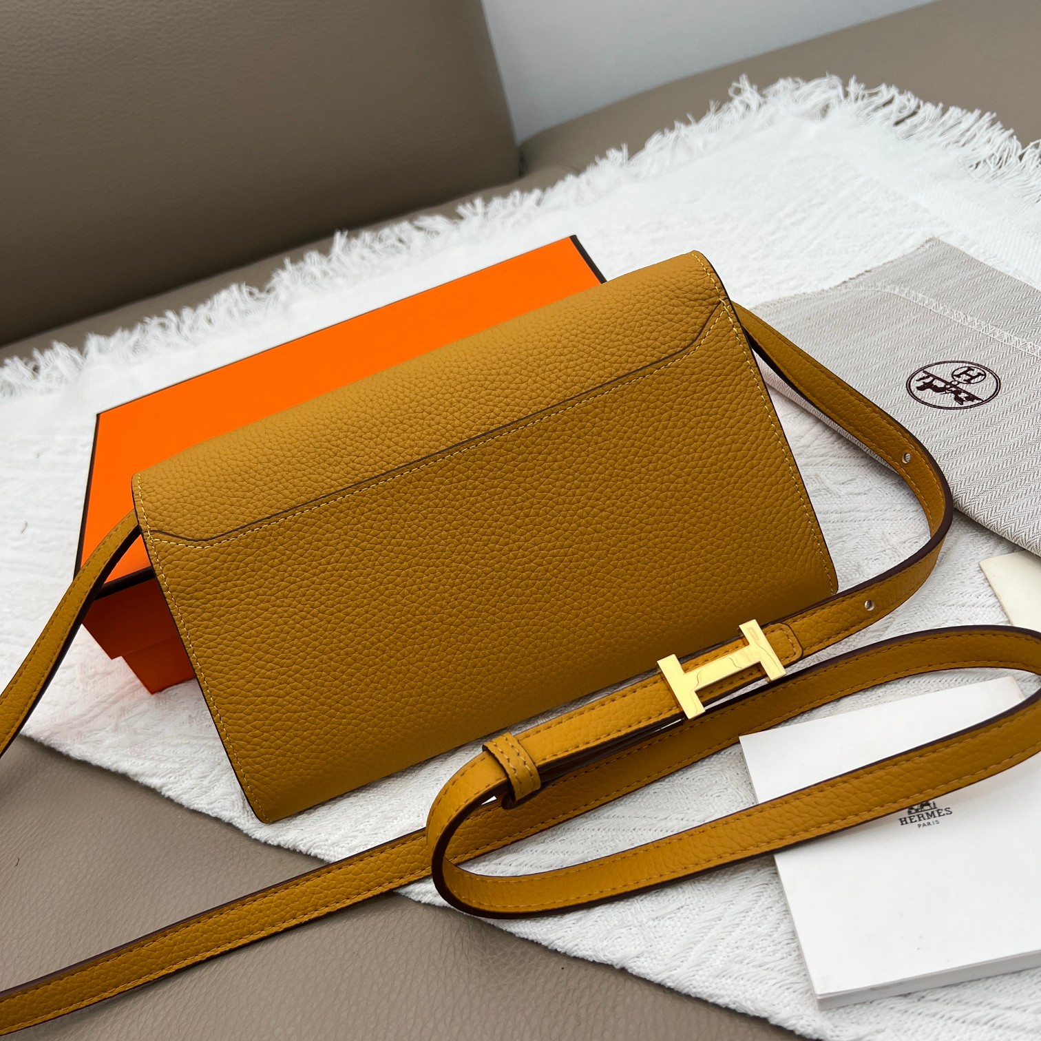 Hermes Constance バッグ 荔枝纹金扣 - エレガントな復刻デザイン