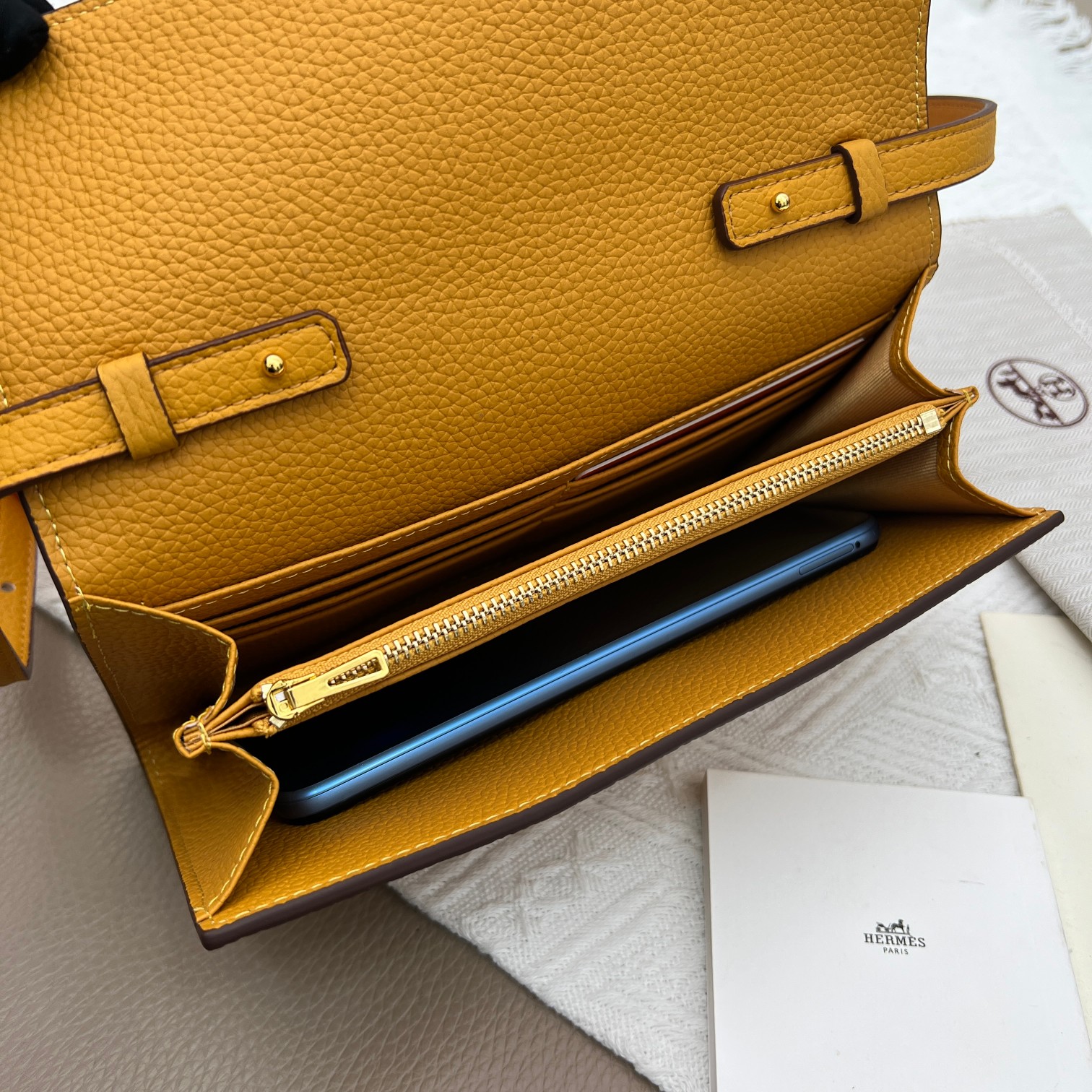 Hermes Constance バッグ 荔枝纹金扣 - エレガントな復刻デザイン