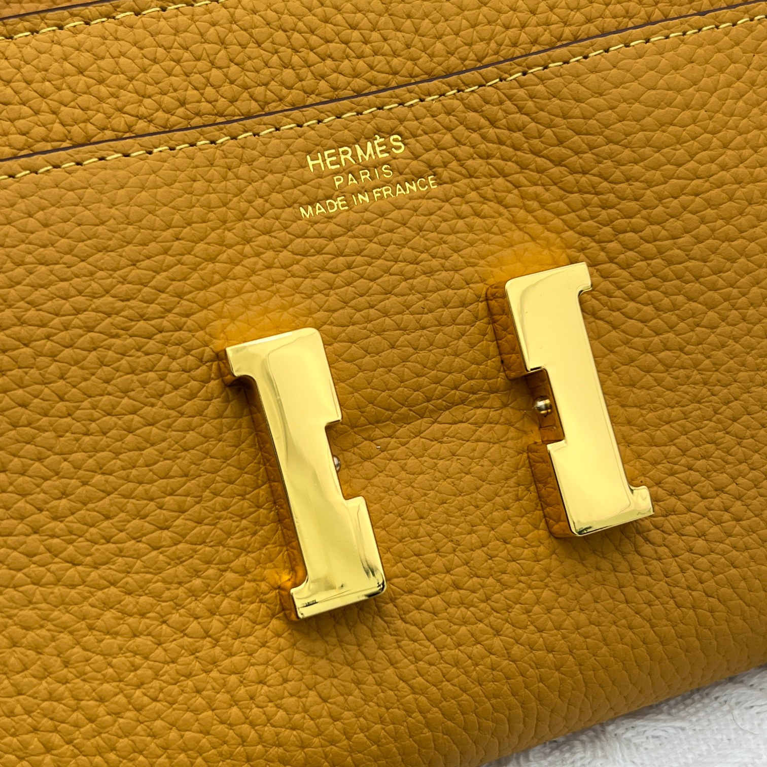 Hermes Constance バッグ 荔枝纹金扣 - エレガントな復刻デザイン