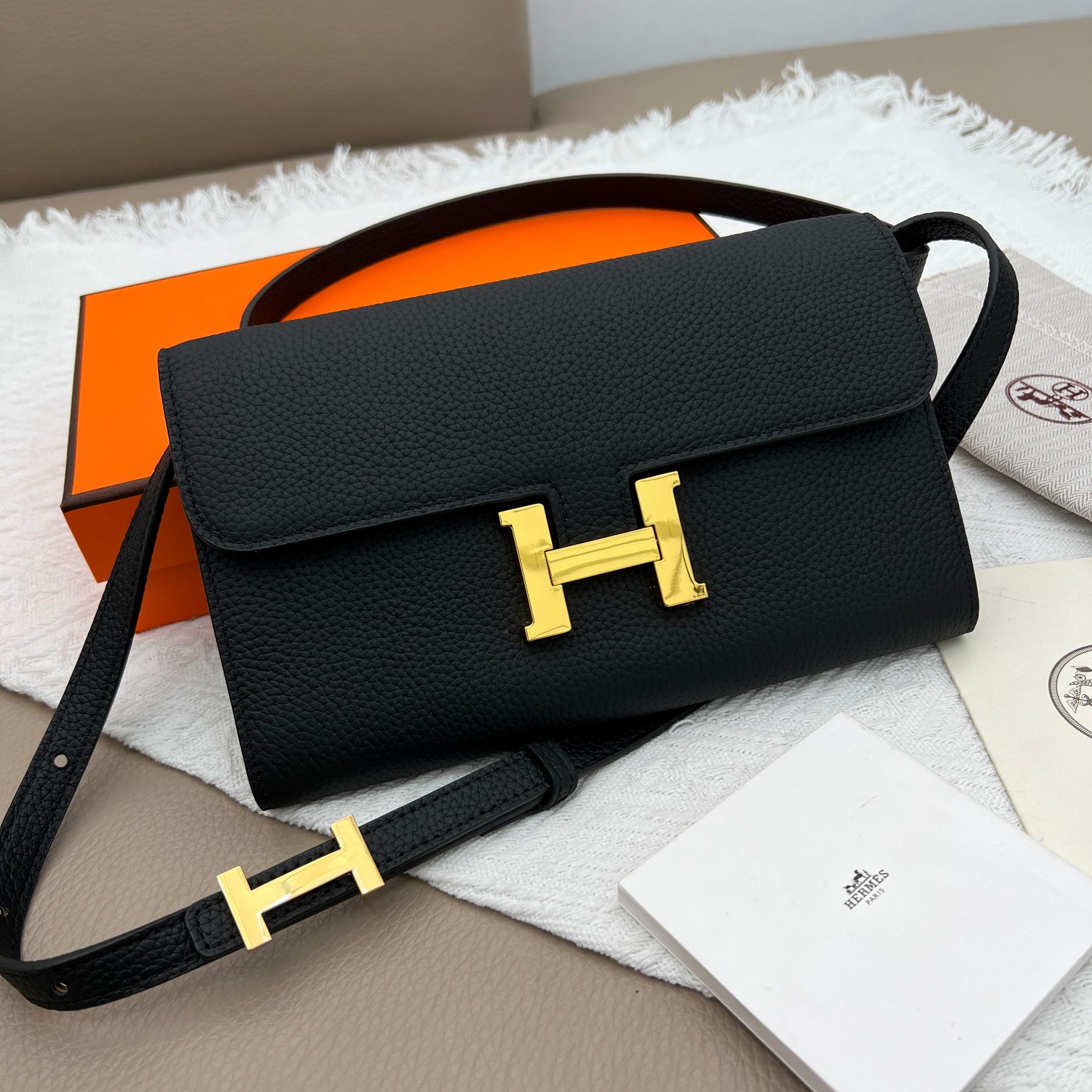 Hermès Constance Geïmporteerd Leer Gouden Gesp Crossbody Tas - Zwart