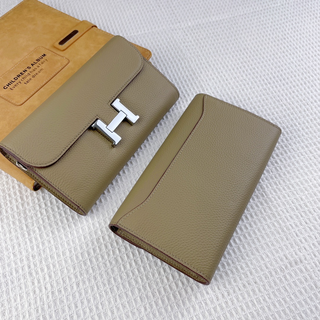 爱马仕Hermes Constance 钱包手拿包 。 型号:539荔枝纹 size:22*11cm 采用togo小牛皮 爱马仕Hermes Constance 钱包手拿包 。 型号:539荔枝纹 size:22*11cm 采用togo小牛皮