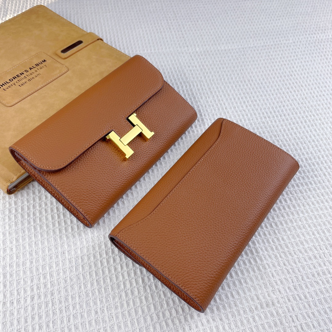 爱马仕Hermes Constance 钱包手拿包 。 型号:539荔枝纹 size:22*11cm 采用togo小牛皮 爱马仕Hermes Constance 钱包手拿包 。 型号:539荔枝纹 size:22*11cm 采用togo小牛皮