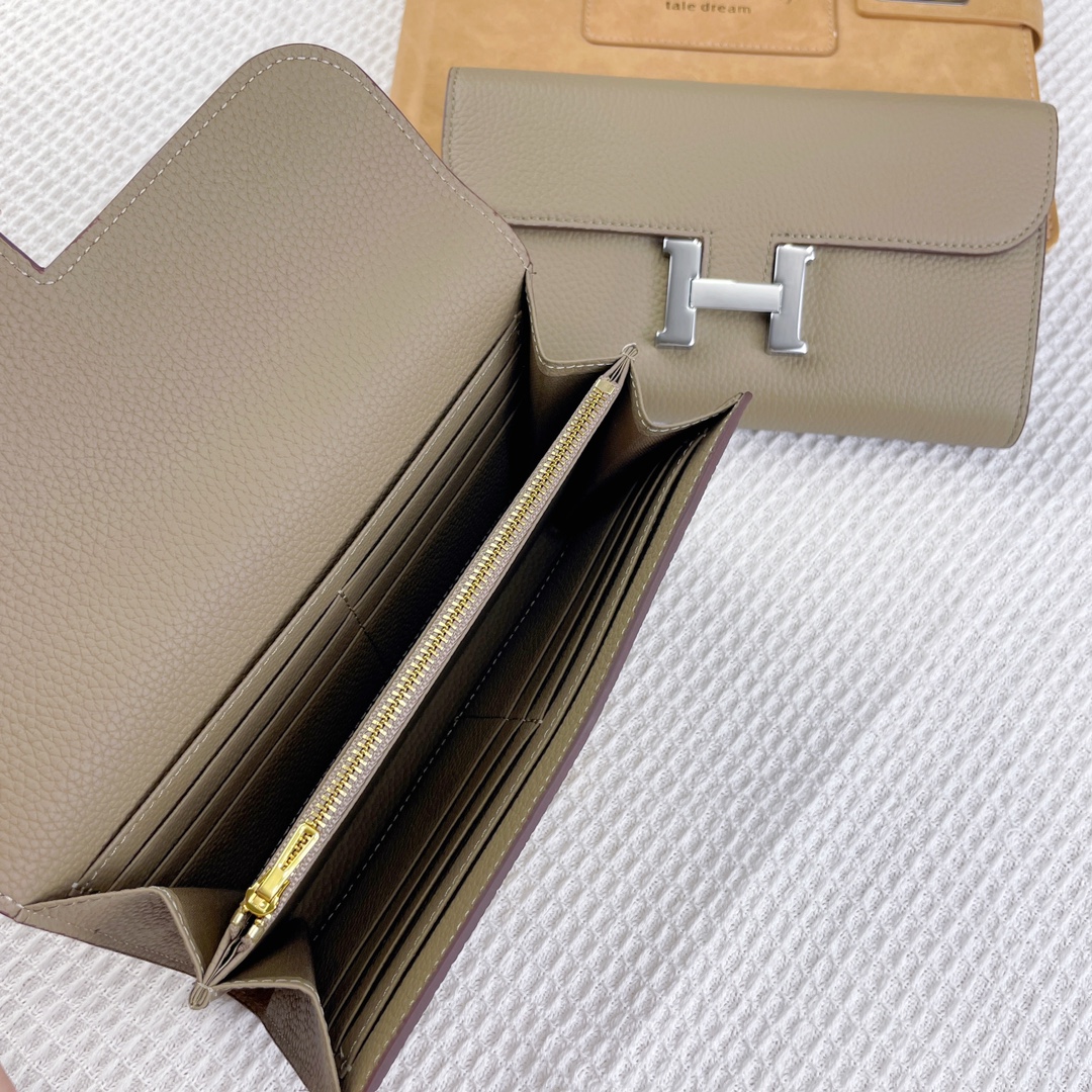 爱马仕Hermes Constance 钱包手拿包 。 型号:539荔枝纹 size:22*11cm 采用togo小牛皮 爱马仕Hermes Constance 钱包手拿包 。 型号:539荔枝纹 size:22*11cm 采用togo小牛皮
