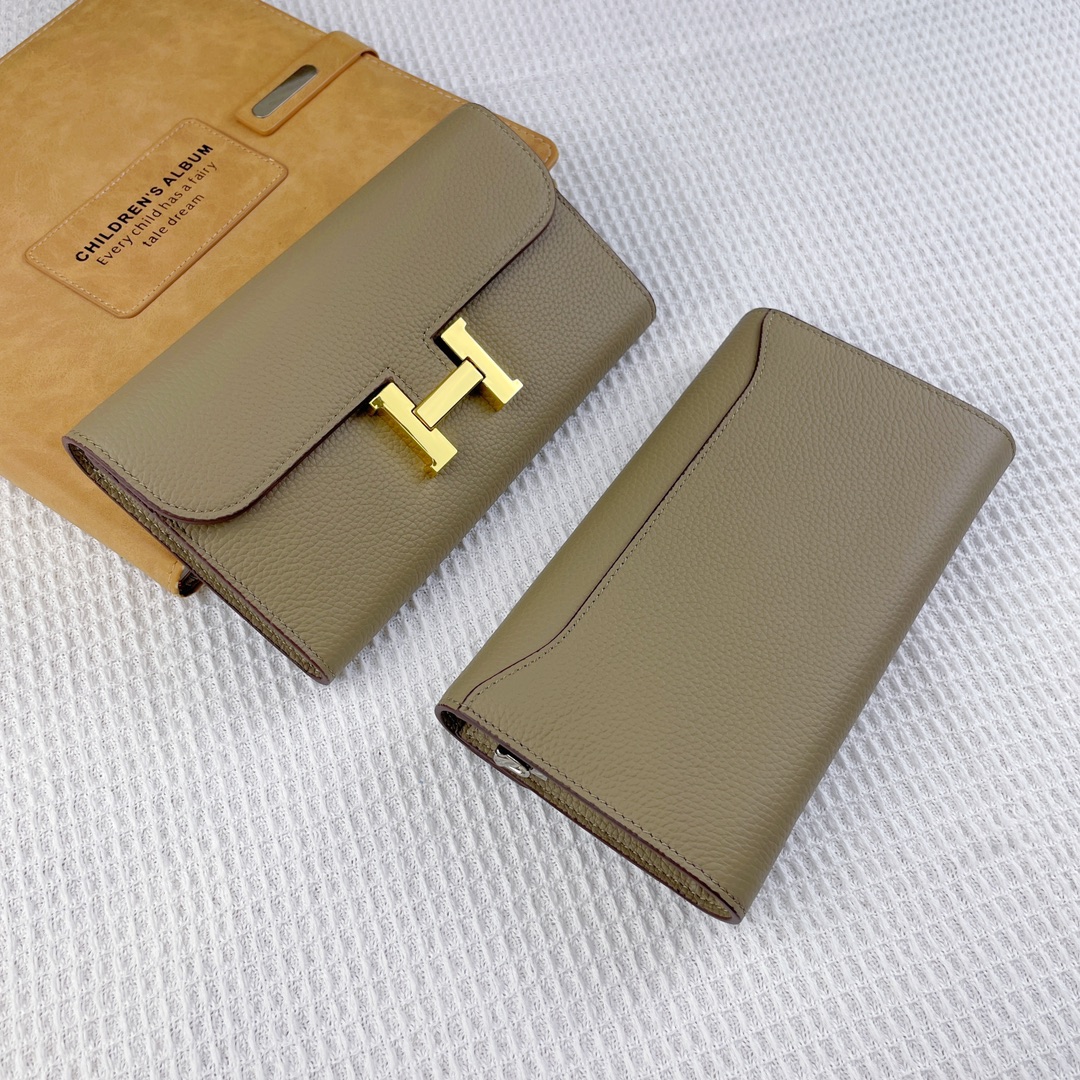爱马仕Hermes Constance 钱包手拿包 。 型号:539荔枝纹 size:22*11cm 采用togo小牛皮 爱马仕Hermes Constance 钱包手拿包 。 型号:539荔枝纹 size:22*11cm 采用togo小牛皮