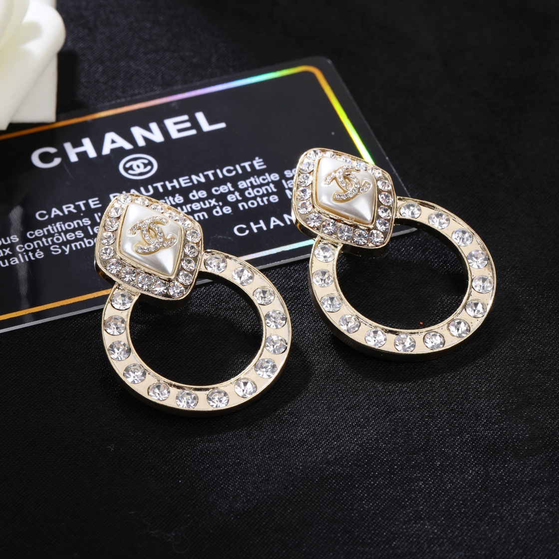 CHANEL小香新品耳环太好看了！新款耳环必备装饰美物名媛气质高雅配饰原版一致黄铜材质