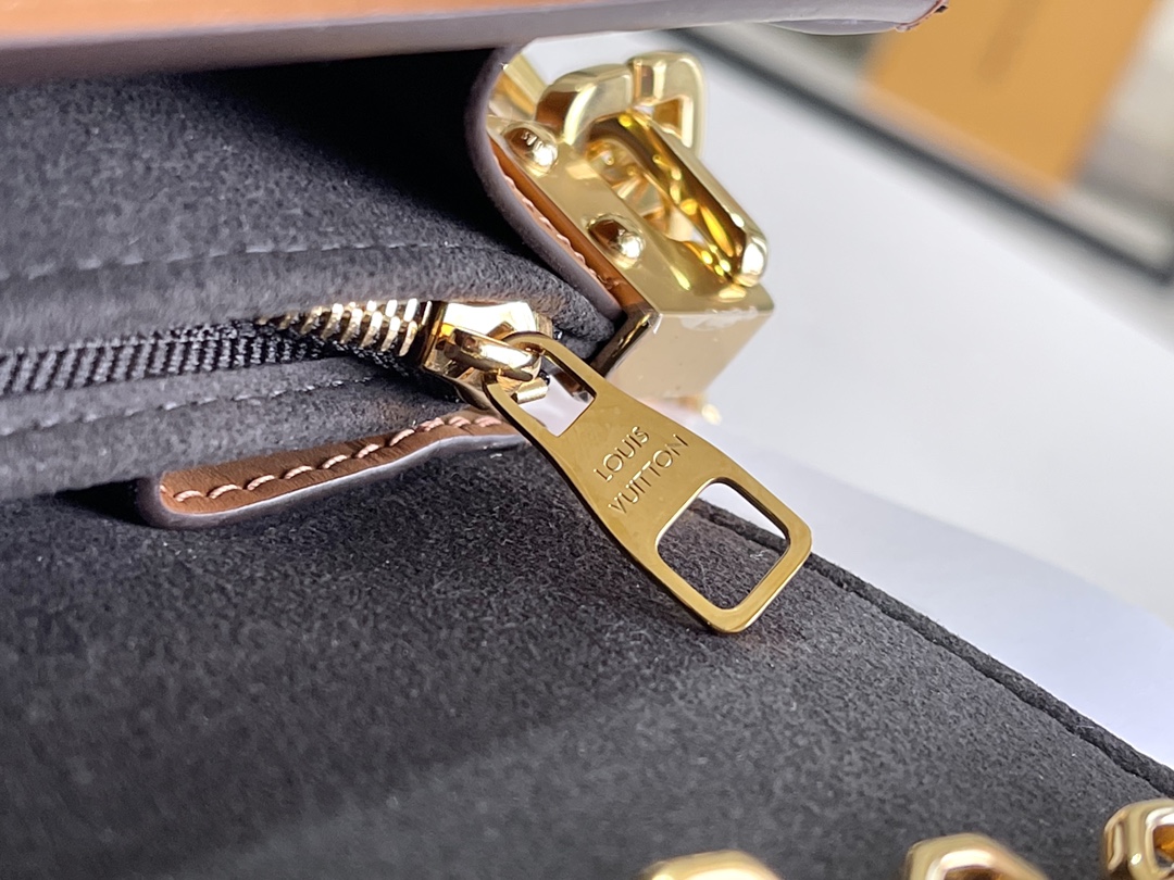 Louis Vuitton Haute Couture Classic Luxury Handbag Shoulder Crossbody 9