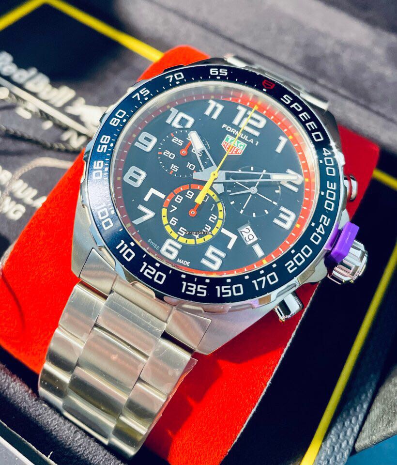 NO:152950,New, high-value original Tagheuer F1 series, quartz men's watch original single product!  Six-pin chronograph with calendar!  Original Swiss movement!  Steel strap case, sapphire glass!  The counter is sold for more than 10,000 yuan!  ~43mm watch diameter!  Complete packaging for the counter!  tag heue19860909新款,高颜值 original Tagheuer 泰格豪雅F1系列,石英男士腕表 原单货！六针计时带日历！瑞士原装机芯！精钢表带表壳,蓝宝石玻璃！专柜售价一万多！～43mm表径！配专柜全套包装！,,tag heue,Watch