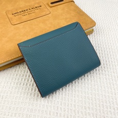 爱马仕Hermes康康迷你短钱包 。 型号:537荔枝纹 size:13*11.8cm 采用togo小牛皮制作而成 精 爱马仕Hermes康康迷你短钱包 。 型号:537荔枝纹 size:13*11.8cm 采用togo小牛皮制作而成 精