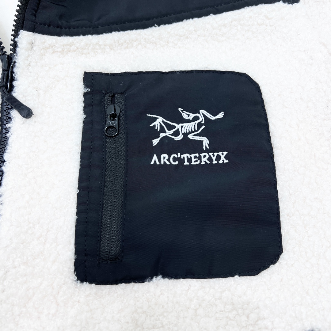 320 Arc'Teryx/始祖鸟 22FW拼接泰迪毛立领刺绣外套