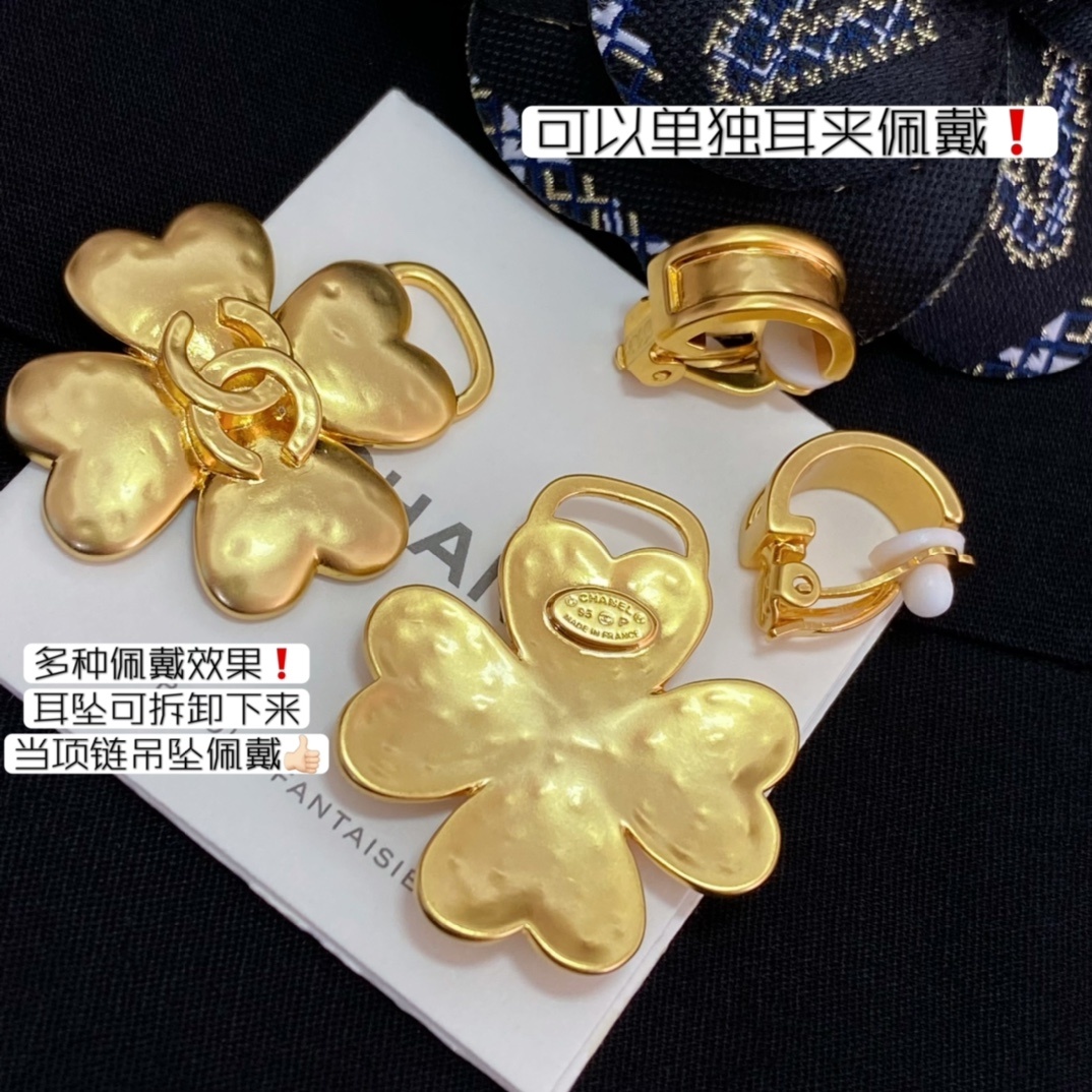 高品质 细节如图【我们出品】最爱Vintage😍遇到绝对不能错过【香 四叶草耳夹】非常推荐!“流行稍纵