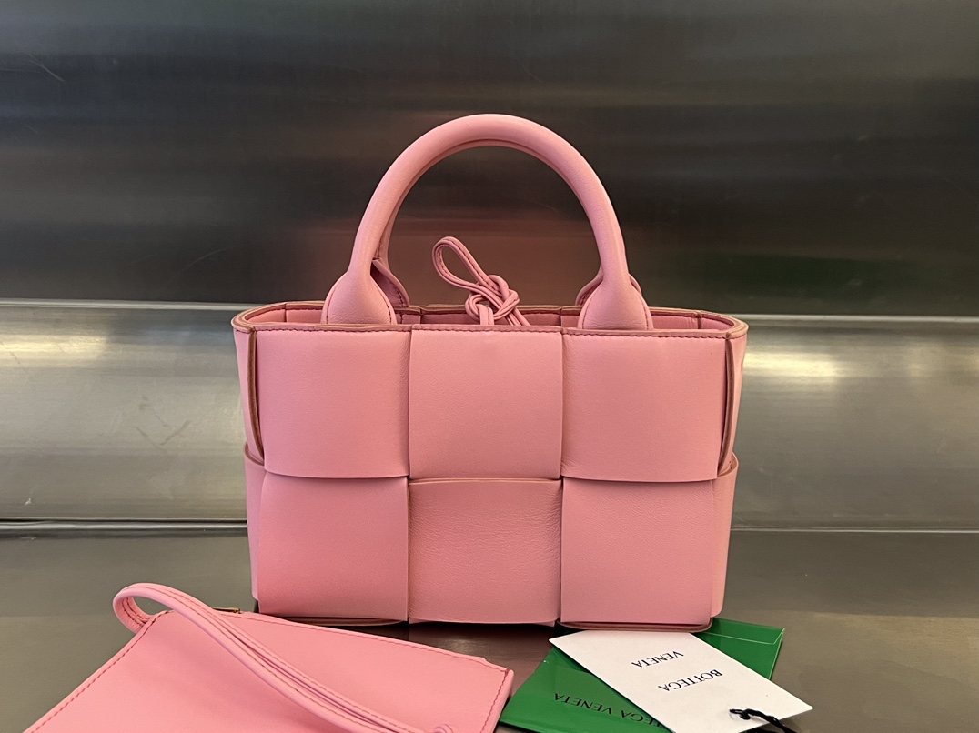 Bottega Veneta Mini Jodie Bag, Pink Leather Handbag, 20x13x7cm