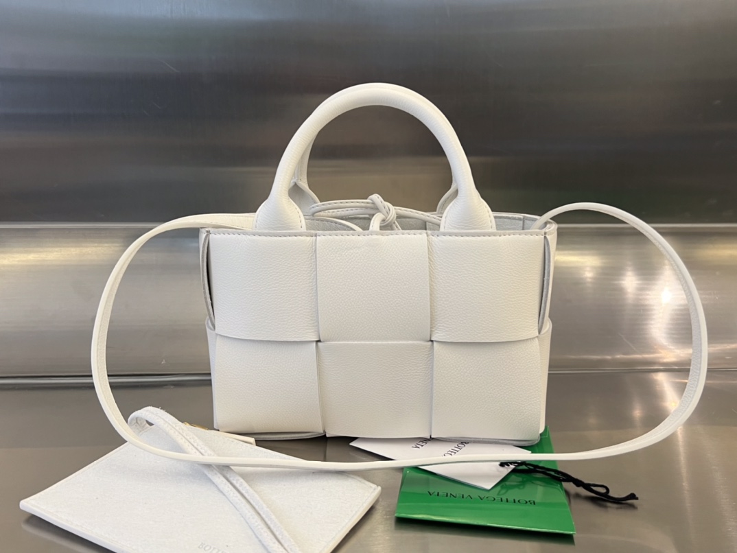 Bottega Veneta White Mini Jodie Bag, Leather Woven Design, 20x13x7 cm