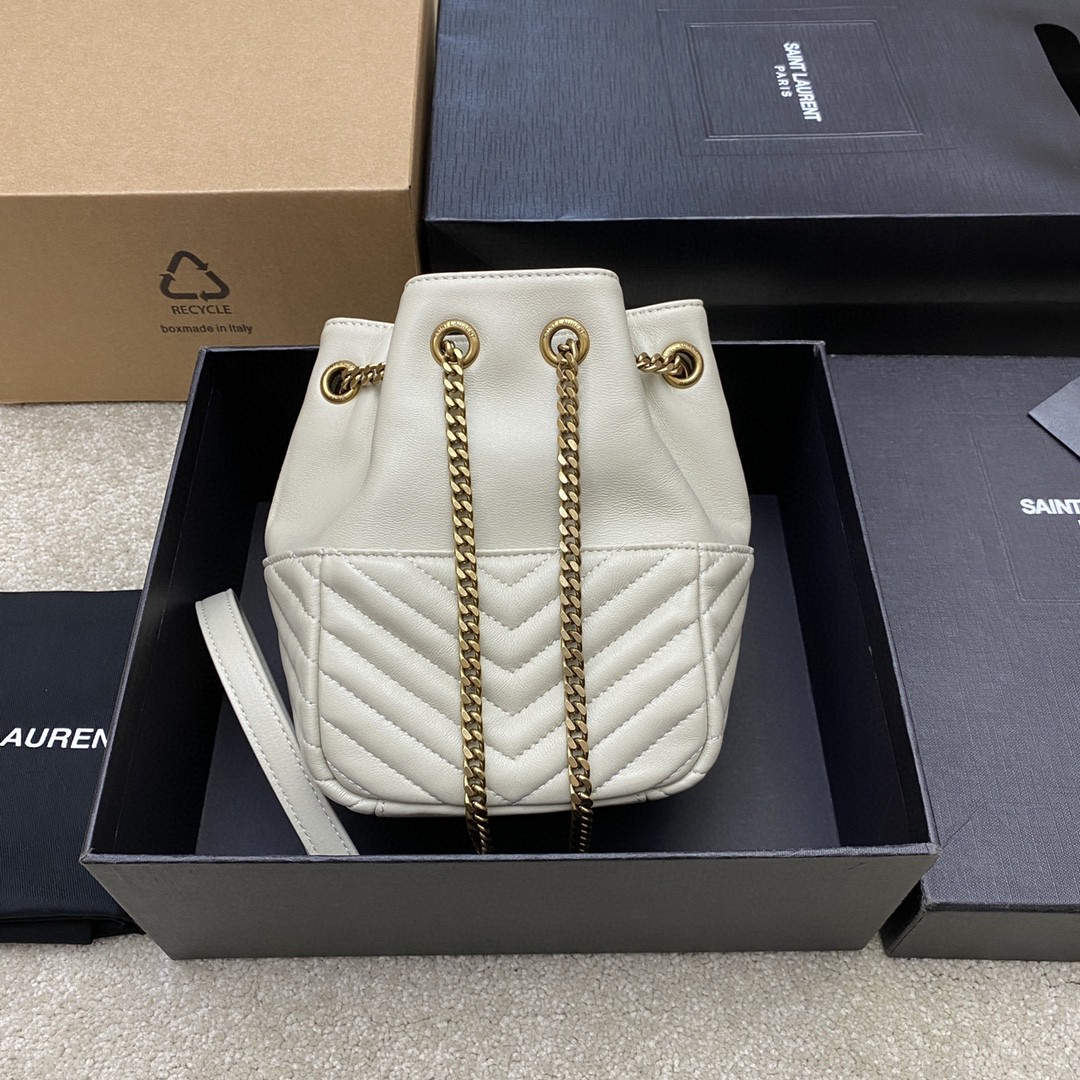 Givenchy 奶白羊皮/古金 、精品专供 最新V型绗缝迷你水桶包全新到货