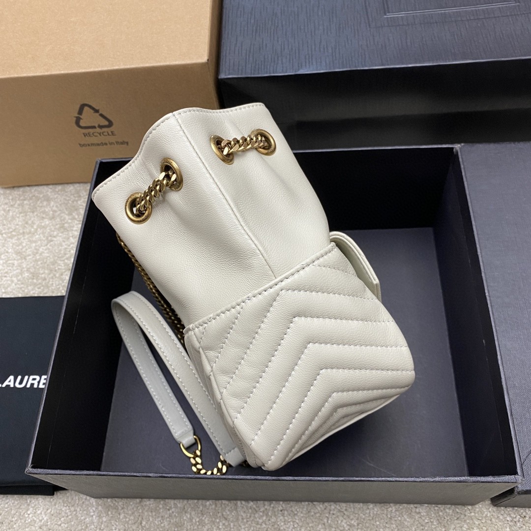 Givenchy 奶白羊皮/古金 、精品专供 最新V型绗缝迷你水桶包全新到货