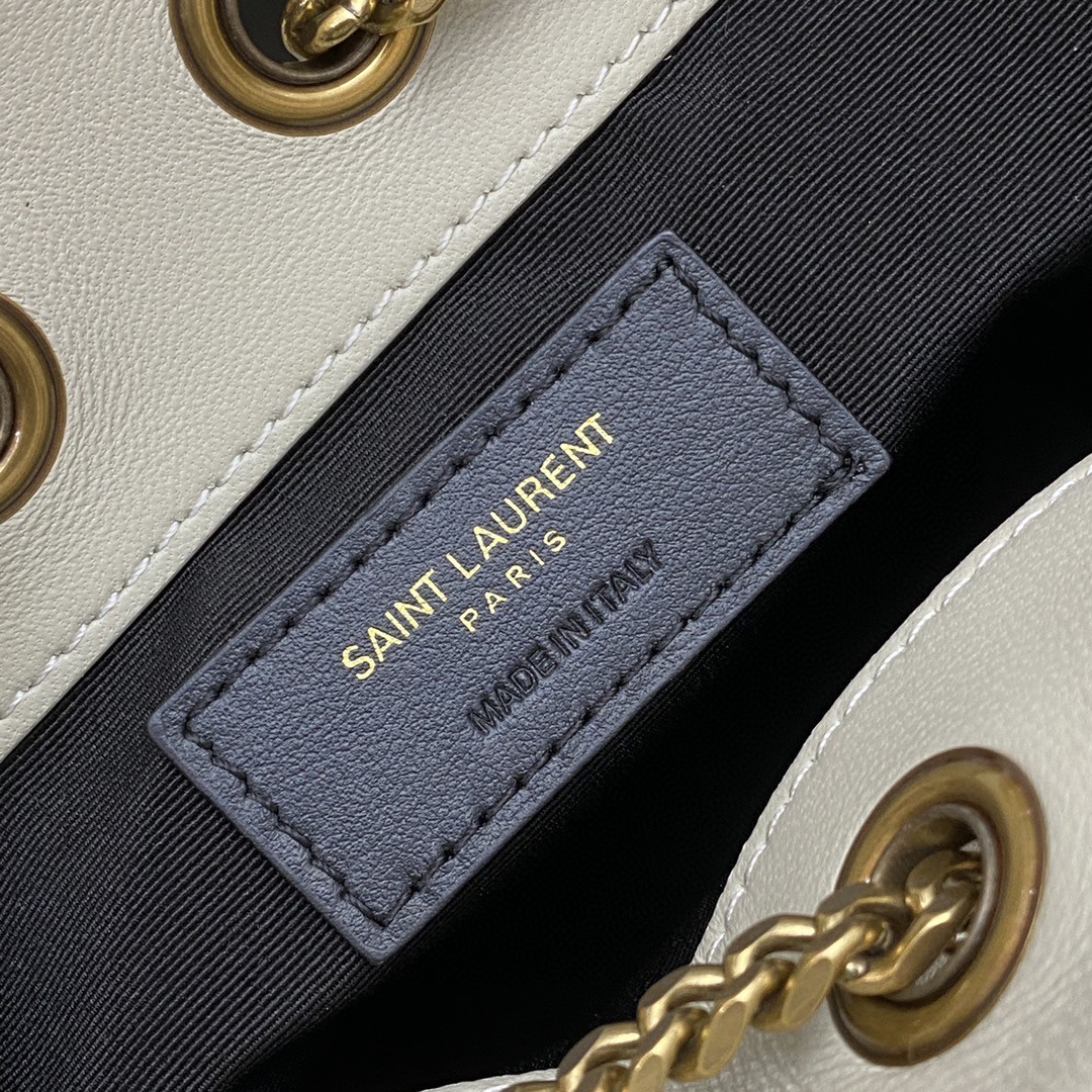 Givenchy 奶白羊皮/古金 、精品专供 最新V型绗缝迷你水桶包全新到货