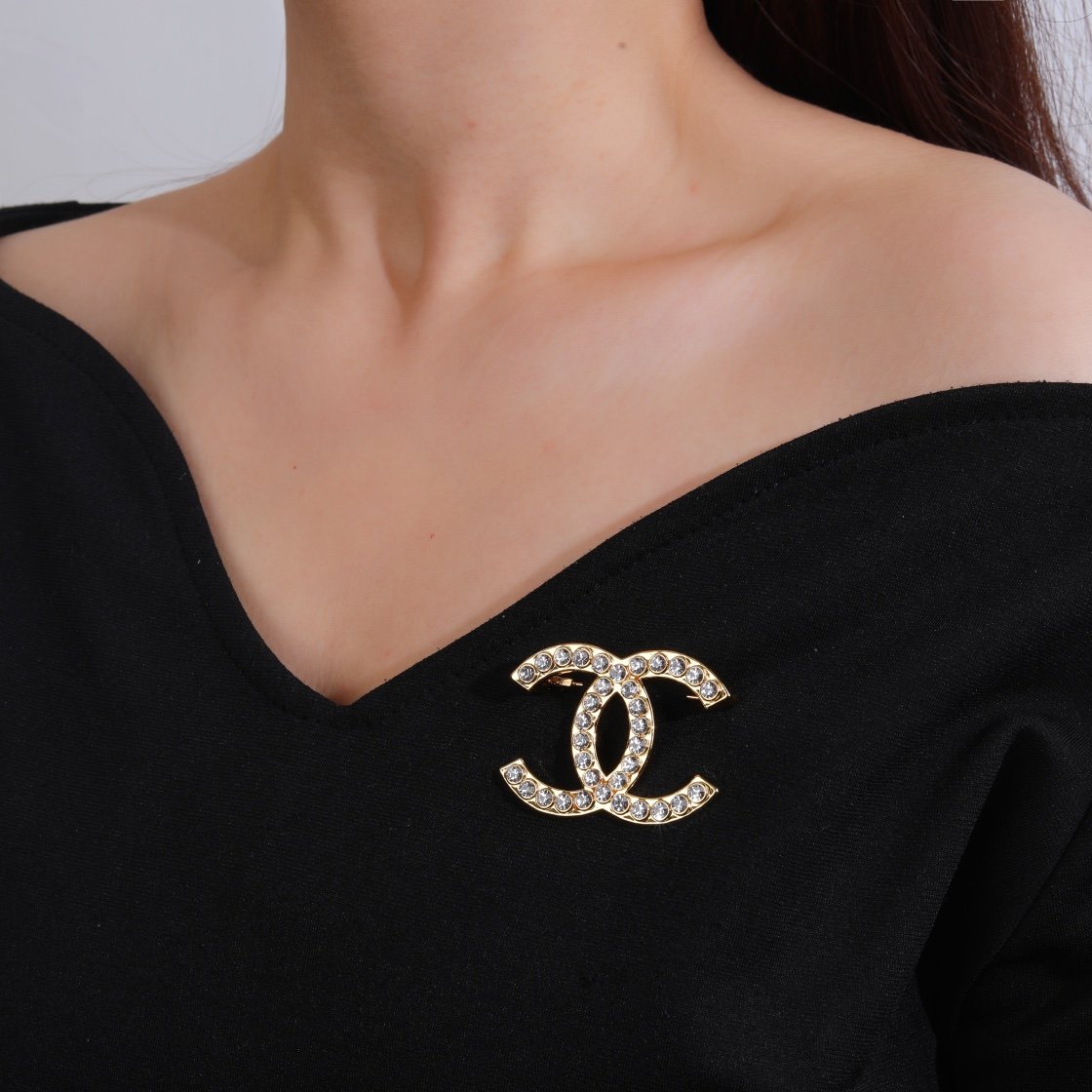 香奈儿Chanel新款双C胸针每一个