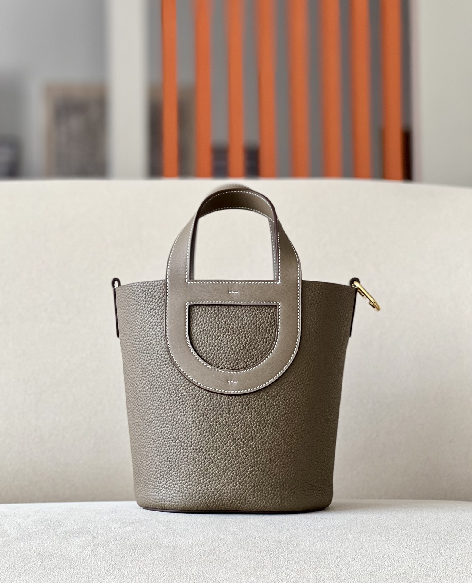Hermès Classic H home and outdoor calfskin bucket bag Model: CLB18