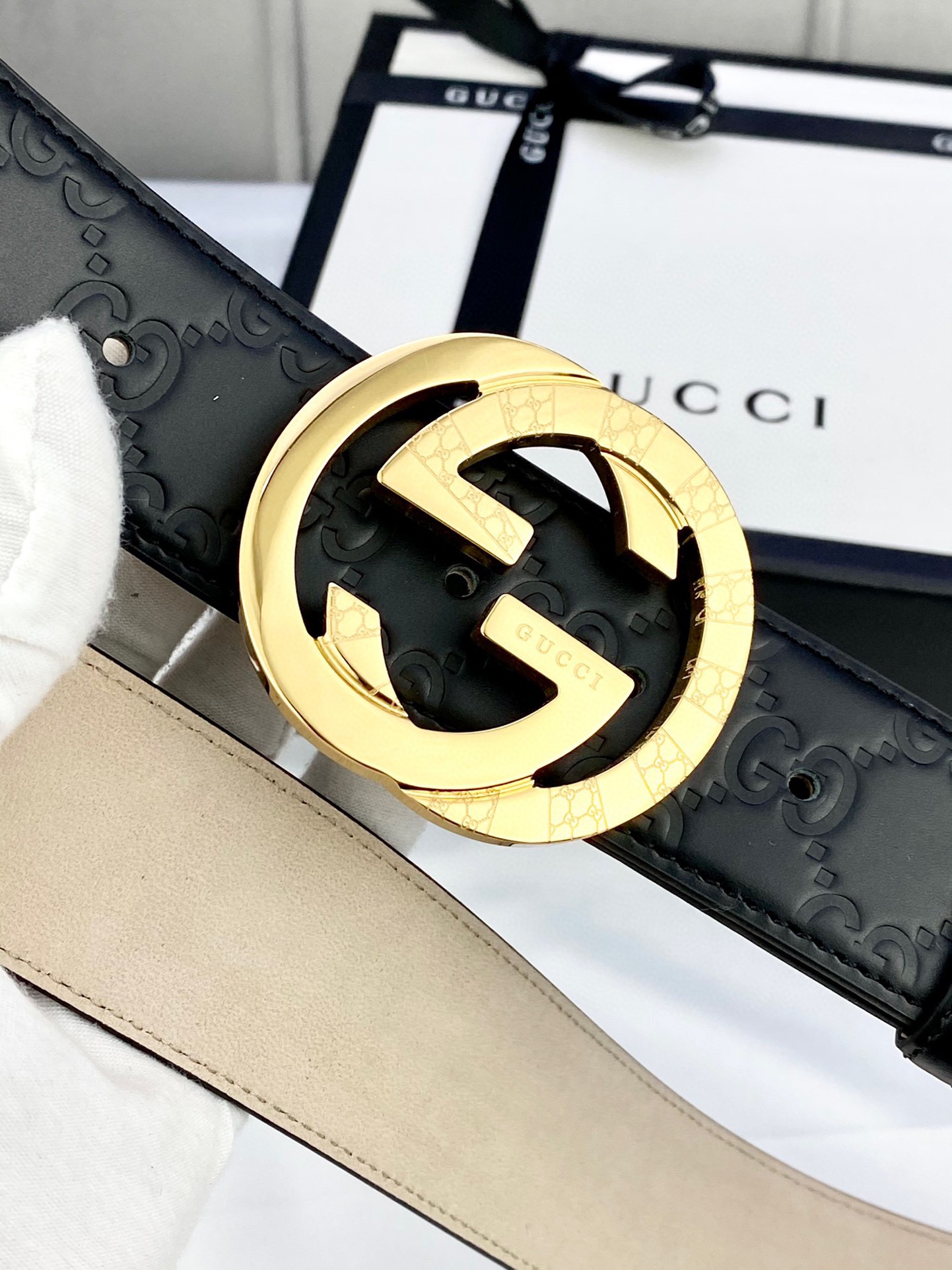 Gucci[正]互扣式双G带扣腰带宽度4.0采用光滑原版小牛皮热压印技术的GucciSignature皮